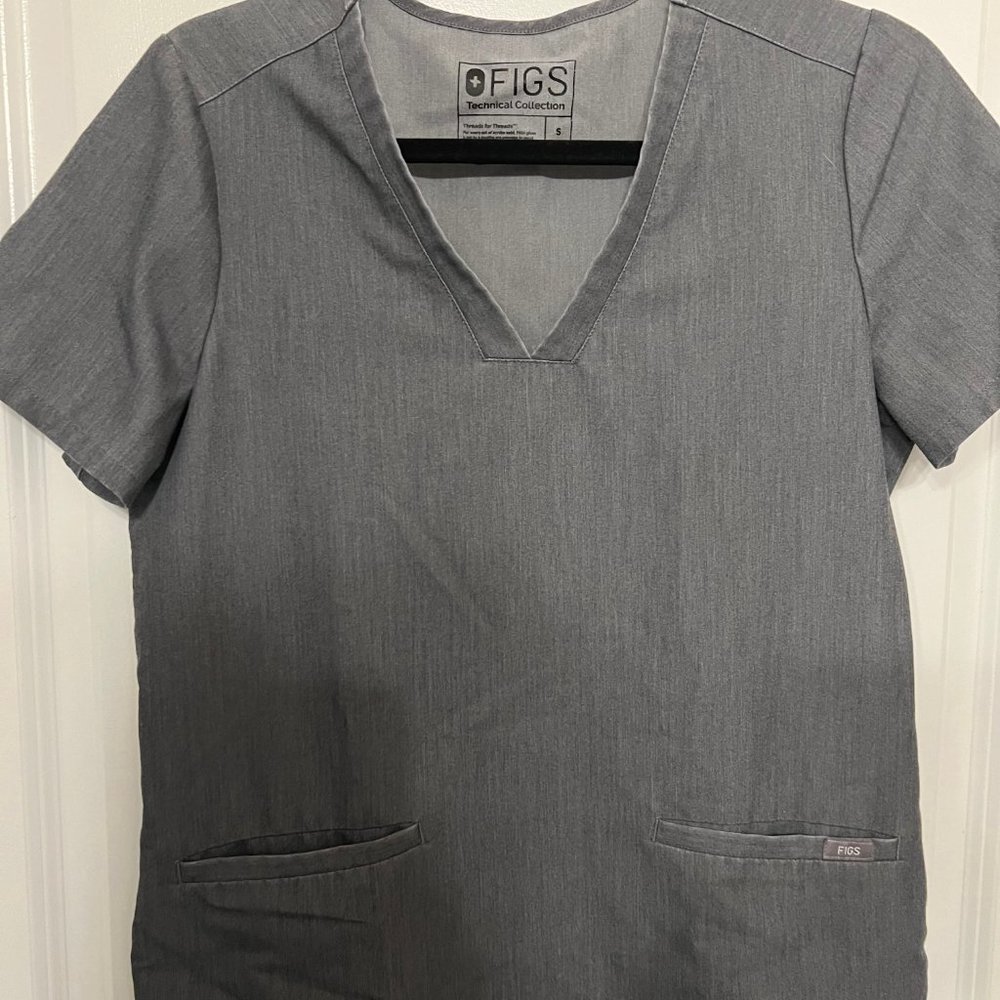 Figs Casma Three-Pocket Scrub Top